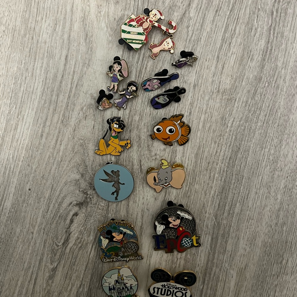 Disney Colorful Character Pin Set